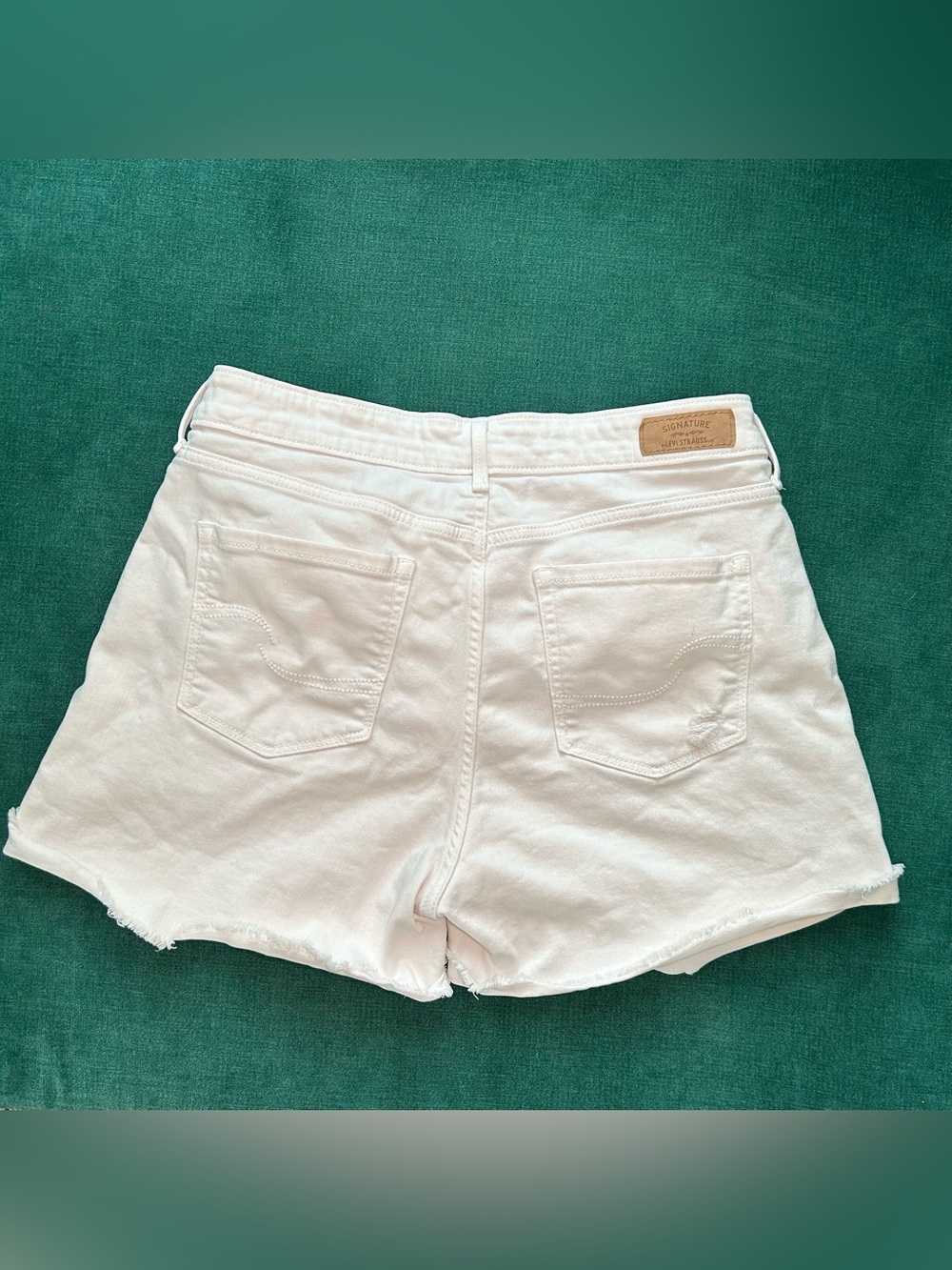 Levi’s Signature Women’s 10 White Denim High Rise Shorts Cotton 32” Waist
